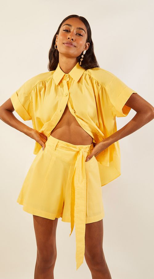 Shorts Zinco Evasê Com Pregas Amarelo