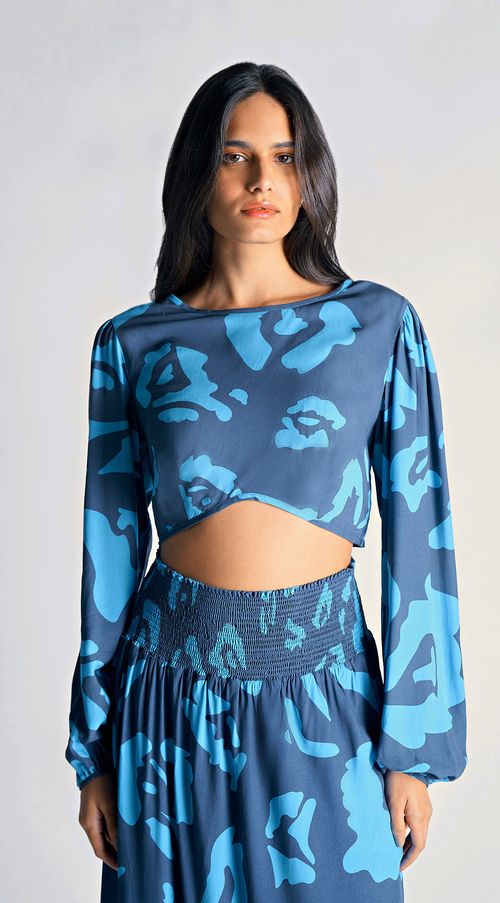 Blusa Zinco Decote Canoa Manga Longa Abertura Costas Azul Marinho