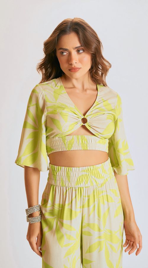 Blusa Zinco Decote V Manga Curta Detalhe Argola Cru