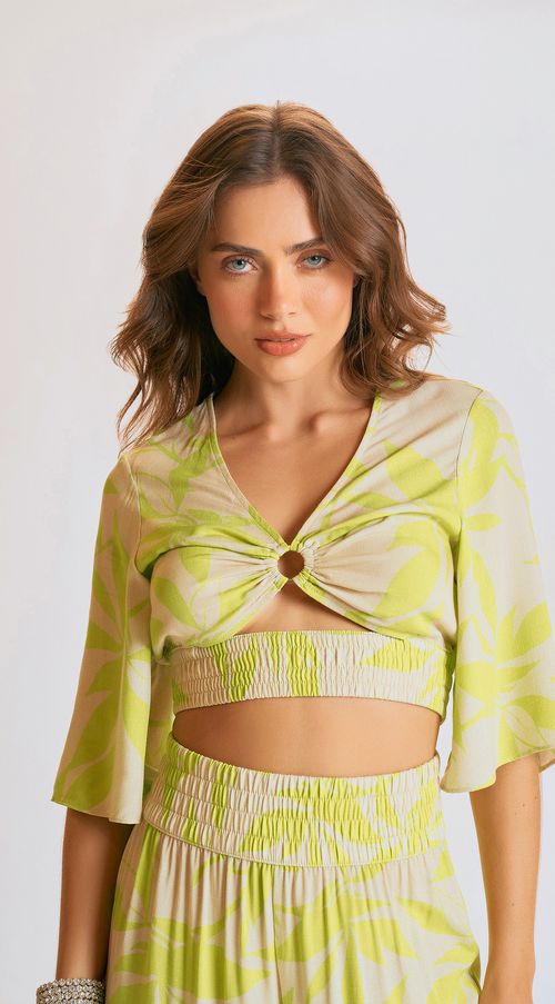 Blusa Zinco Decote V Manga Curta Detalhe Argola Cru