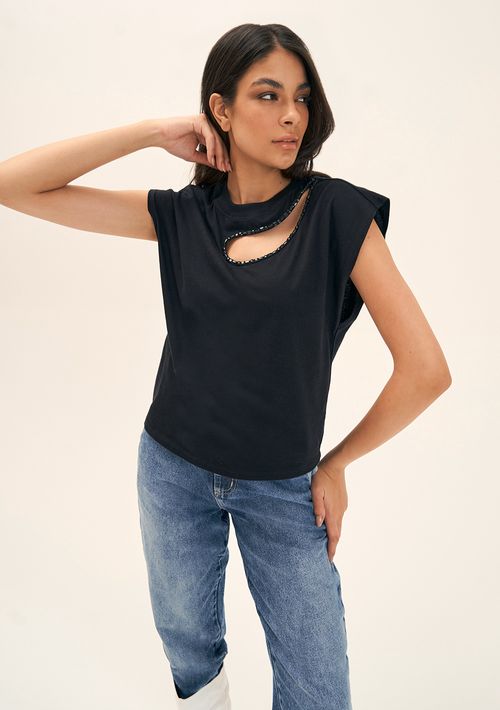 T-Shirt Zinco Decote Redondo Bordada Manual Preto