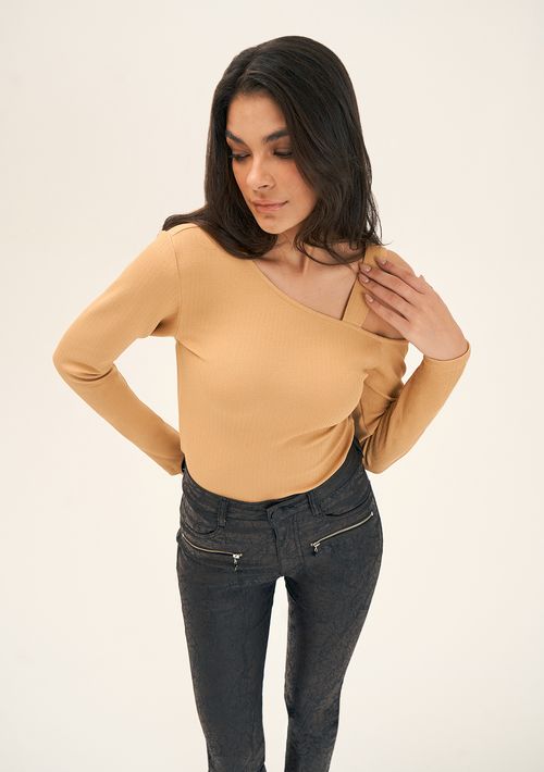 Blusa Zinco Decote Assimétrico Manga Longa Básica Bege