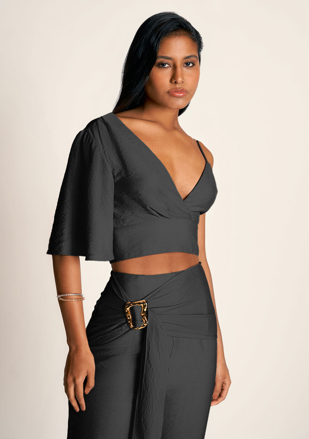 Top Zinco Cropped Manga Curta Assimétrico Preto