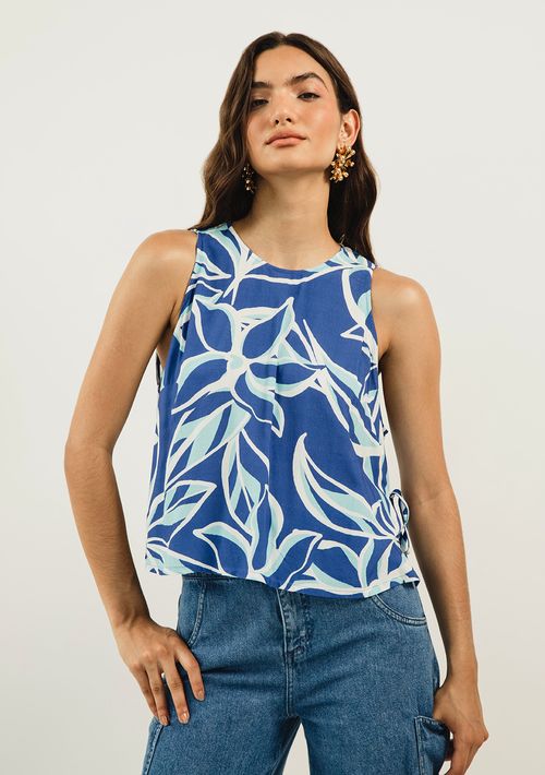 Blusa Zinco Decote Redondo Cavada Detalhe Lateral Azul