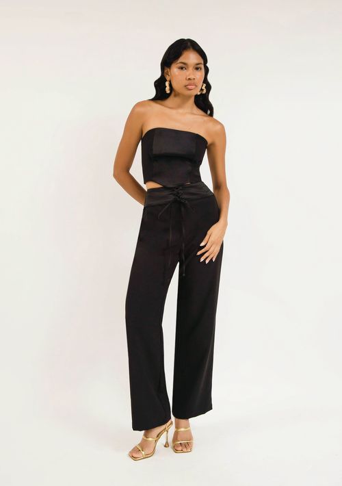 Calça Zinco Pantacourt Cós Alto Detalhe Ilhós Preto