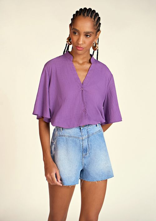 Bata Zinco Decote V Com Botão Roxo