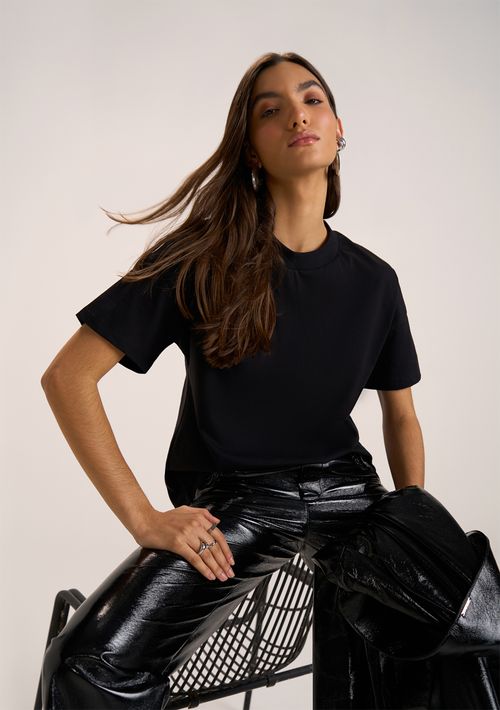 T-Shirt Lebôh Decote Redondo Básica Preto