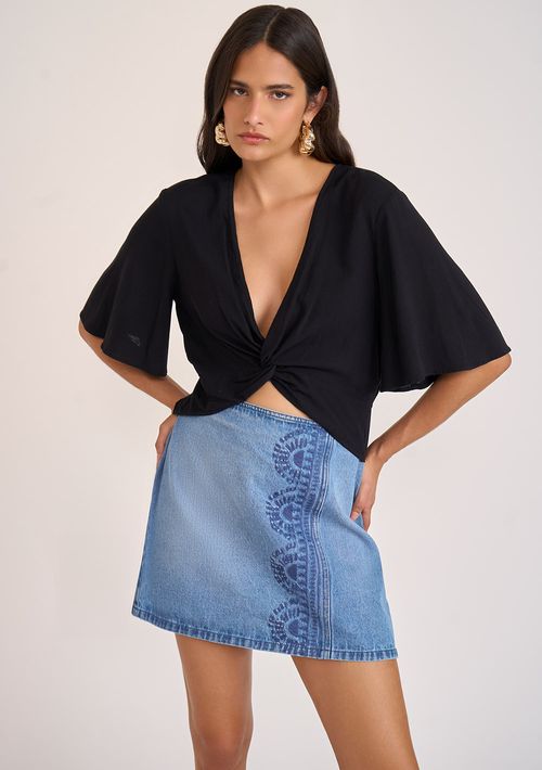 Blusa Zinco Decote V Manga Curta Detalhe Torção Preto