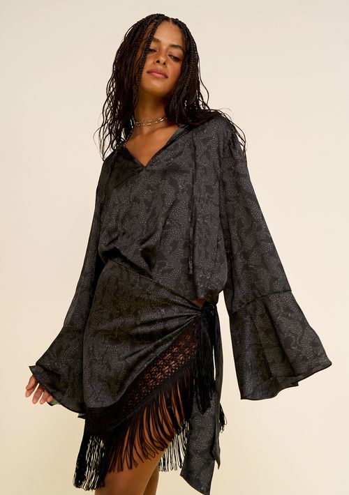 Blusa Zinco Solta Decote Careca Manga Longa Padrão Preto