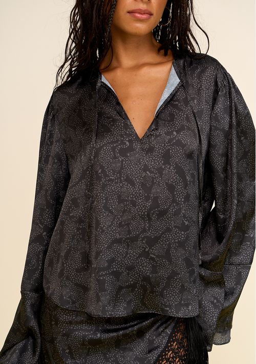 Blusa Zinco Solta Decote Careca Manga Longa Padrão Preto