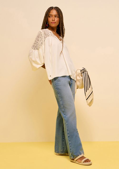 Blusa Zinco Solta Decote Canoa Manga Longa Alongada Off White