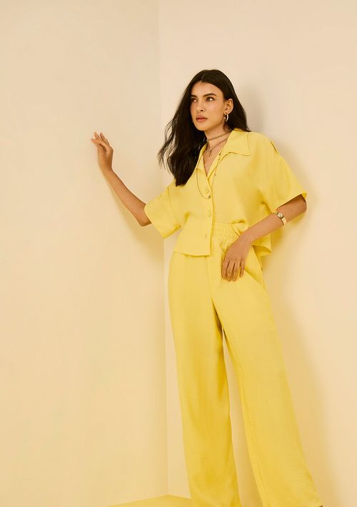 Camisa Zinco Solta Decote V Manga Curta Cropped Amarelo