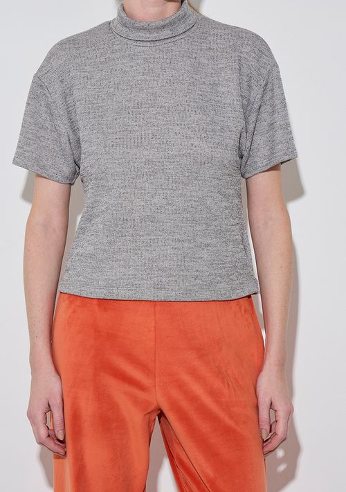 Blusa Zinco Solta Gola Alta Manga Curta Padrão Cinza